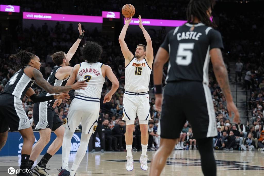 约基奇31+20+12福克斯27分 掘金逆转马刺